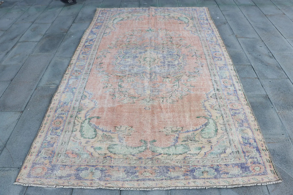XL Vintage Turkish Accent Area rug 5.6 x 9.2 ft