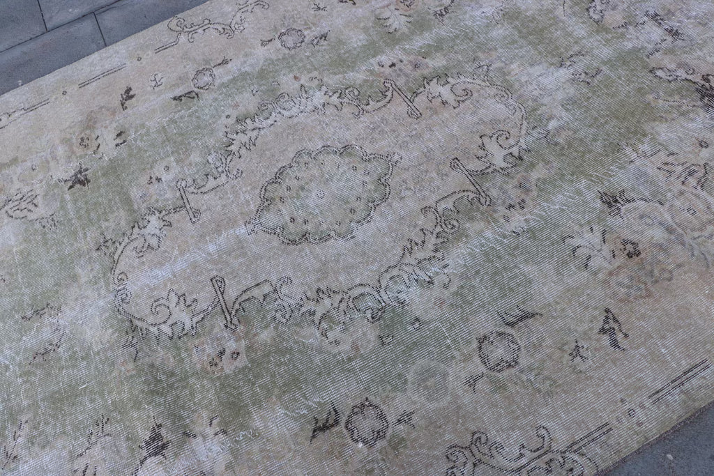XL Vintage Turkish Accent Area rug 5.6 x 9.5 ft