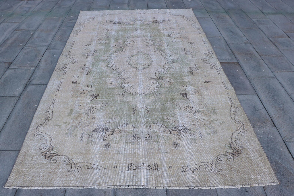 XL Vintage Turkish Accent Area rug 5.6 x 9.5 ft