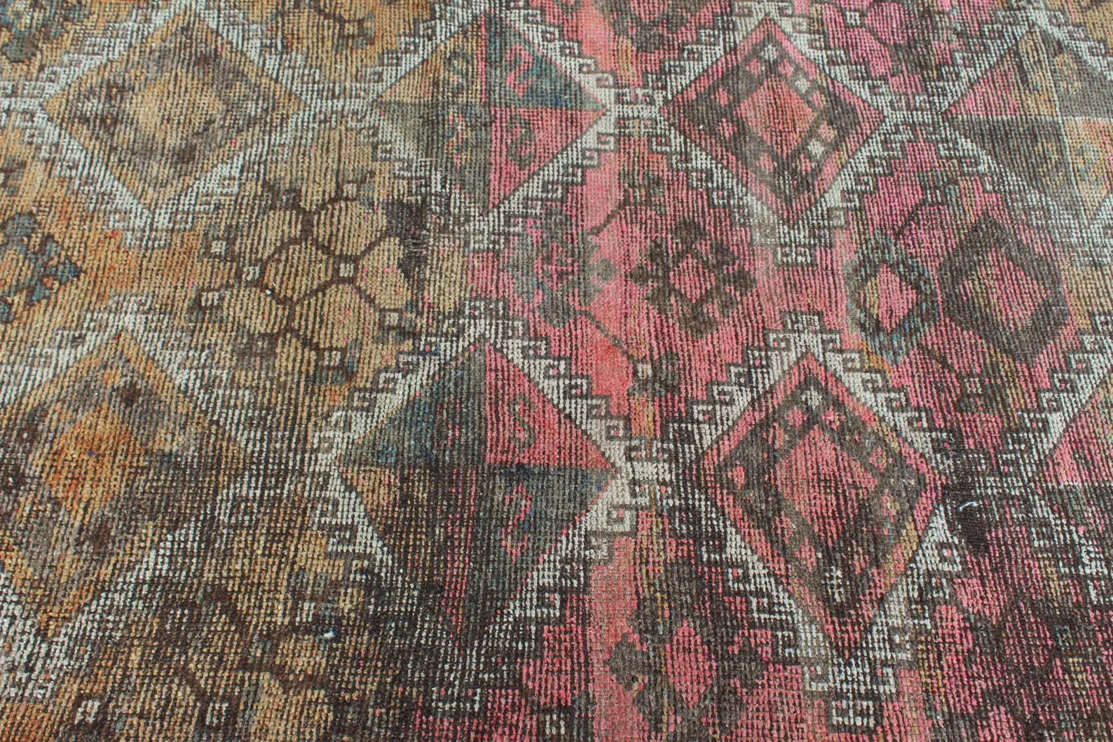 Vintage Turkish Accent Area rug 4.5 x 7.9 ft