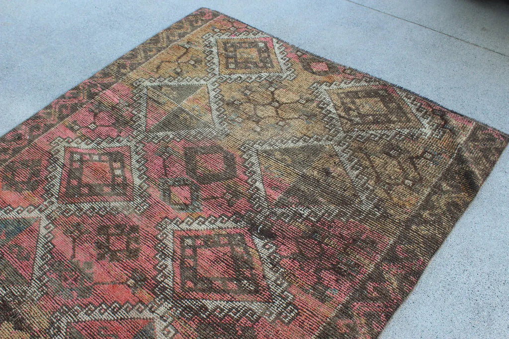 Vintage Turkish Accent Area rug 4.5 x 7.9 ft