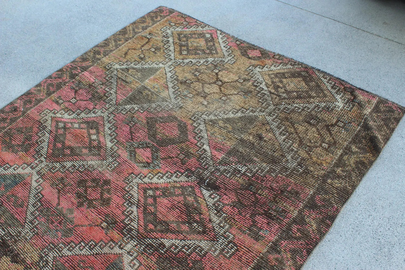 Vintage Turkish Accent Area rug 4.5 x 7.9 ft