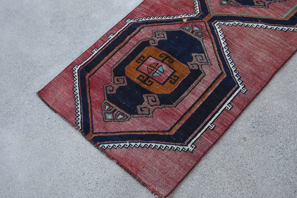 Vintage Turkish Accent Area rug 2.7 x 5.8 ft