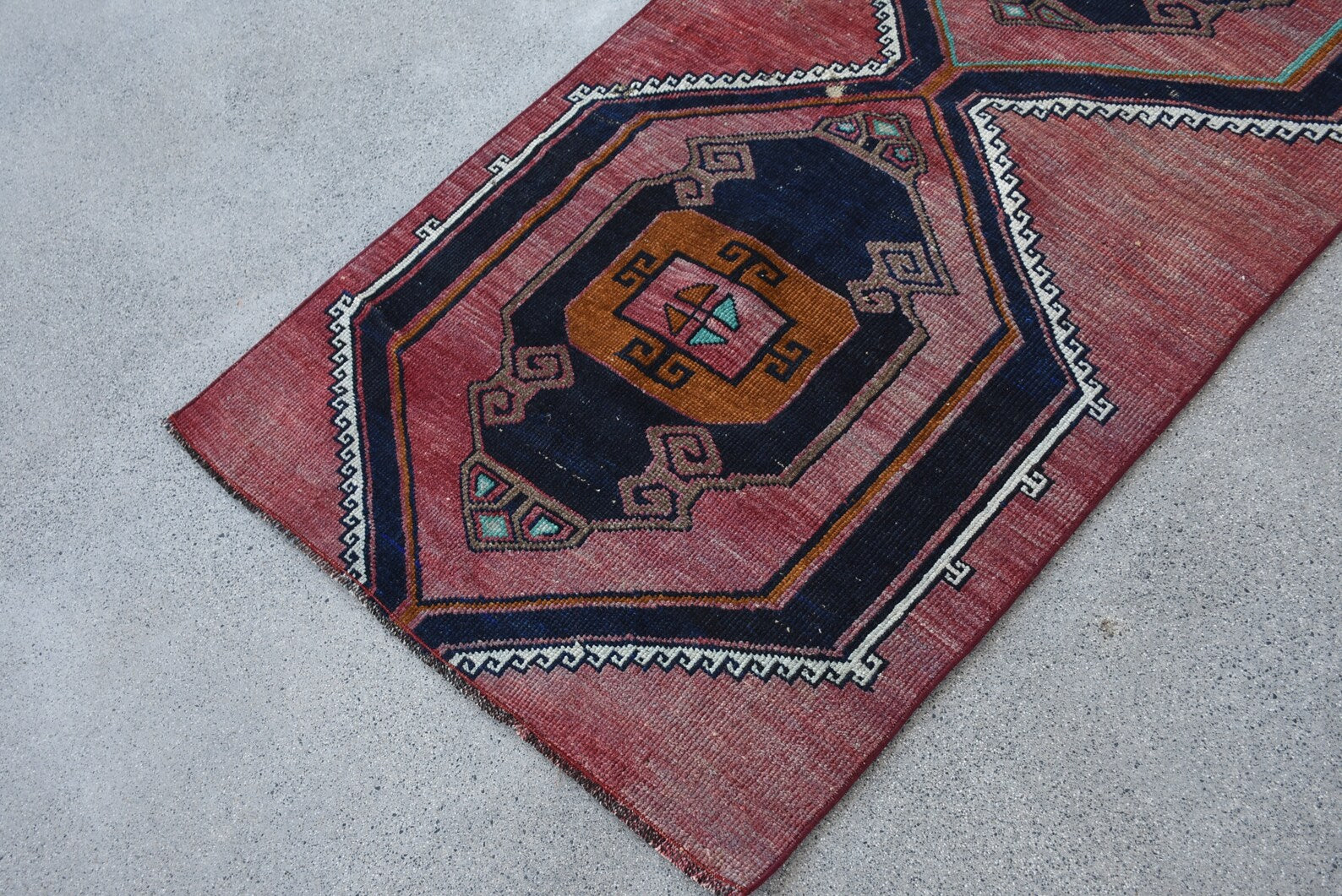 Vintage Turkish Accent Area rug 2.7 x 5.8 ft