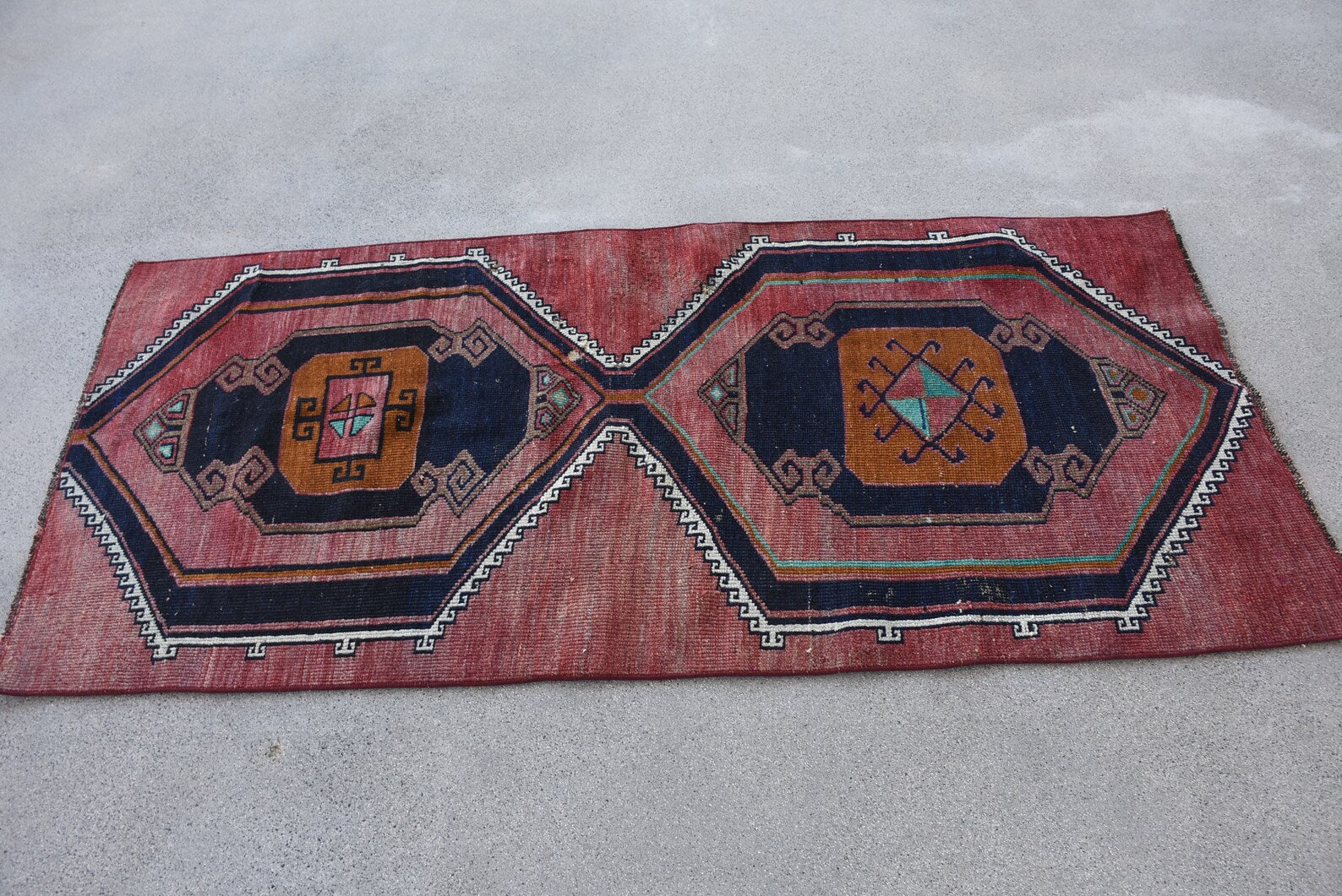 Vintage Turkish Accent Area rug 2.7 x 5.8 ft