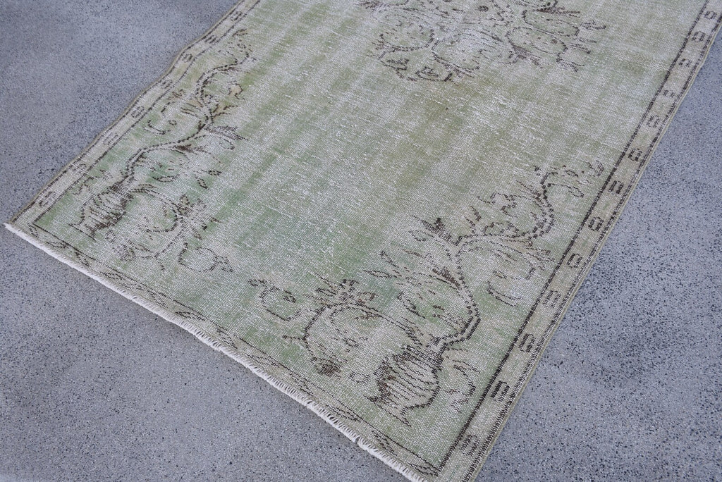 Vintage Turkish Accent Area rug 4.1 x 7.4 ft