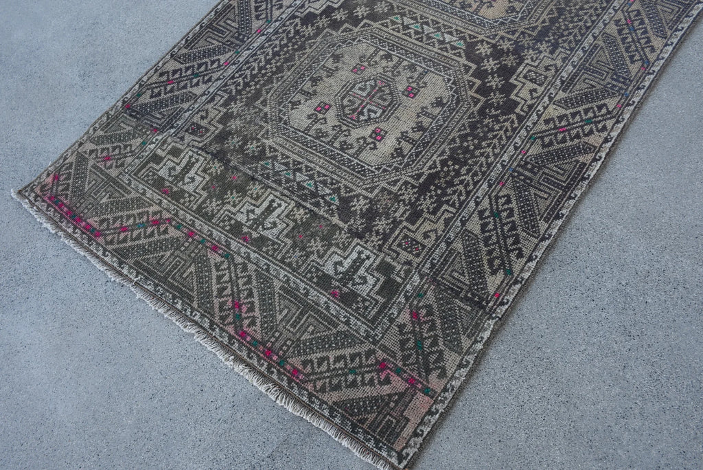 Vintage Persian Accent Area Rug 3.7 x 7.9 ft