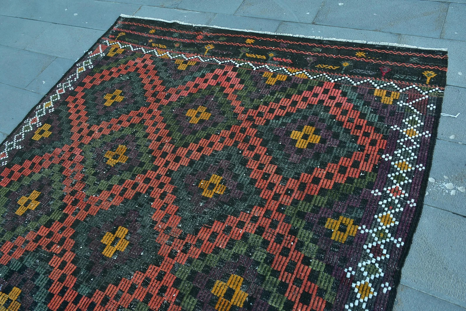 XL Vintage Turkish Accent Area Rug  6.5 x 8.9 ft
