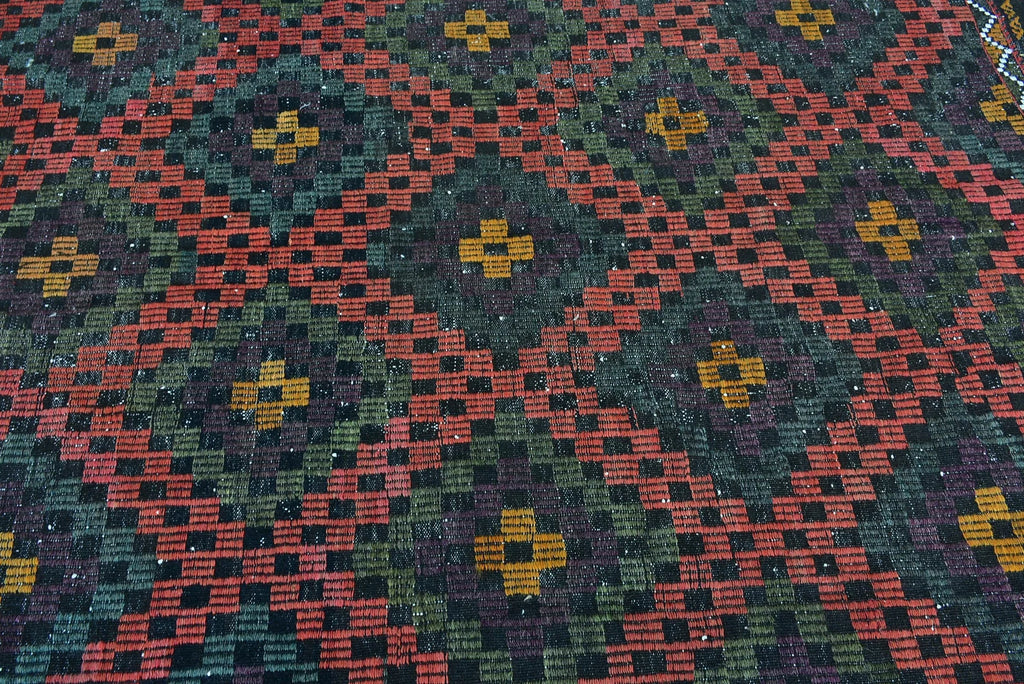 XL Vintage Turkish Accent Area Rug  6.5 x 8.9 ft