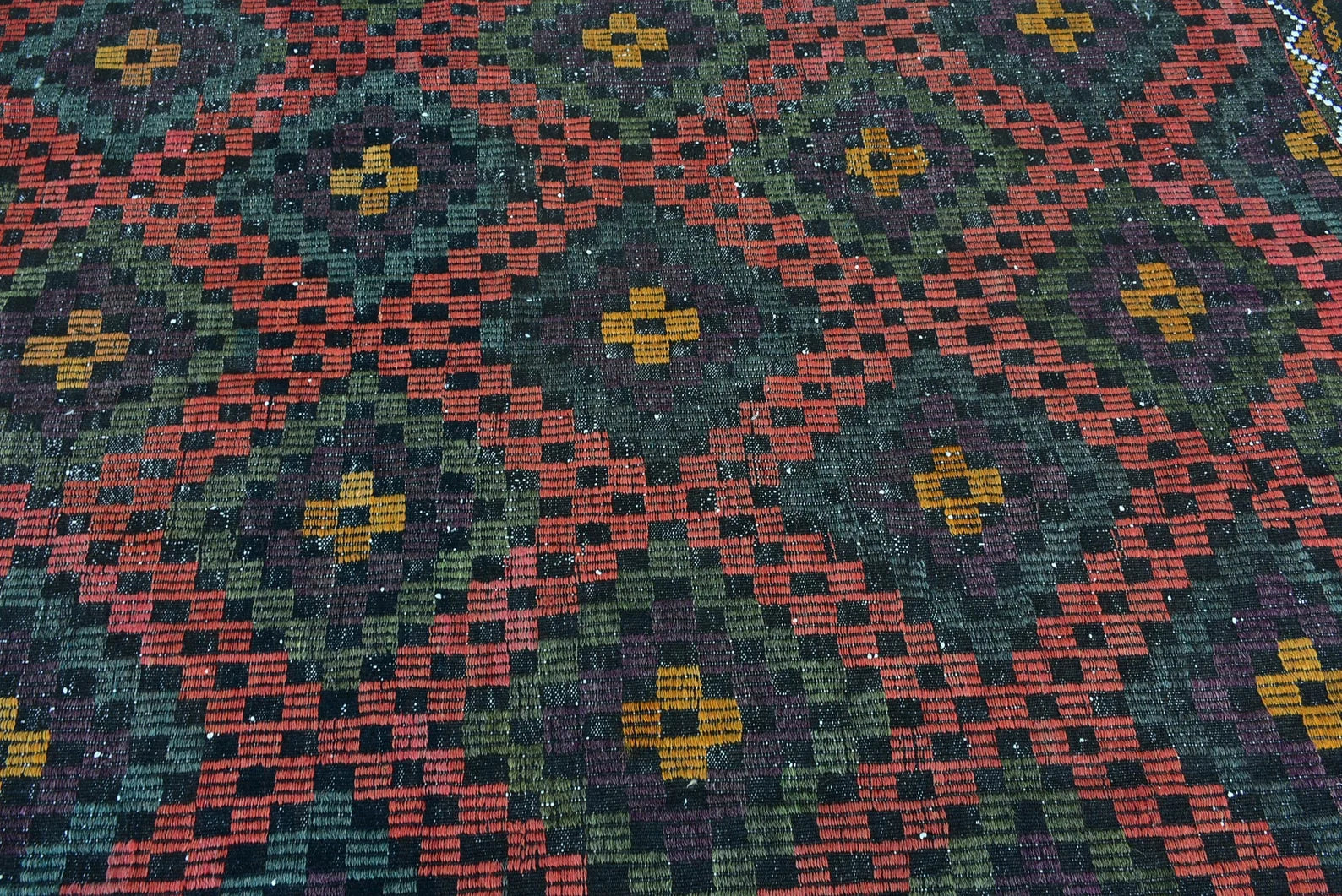 XL Vintage Turkish Accent Area Rug  6.5 x 8.9 ft