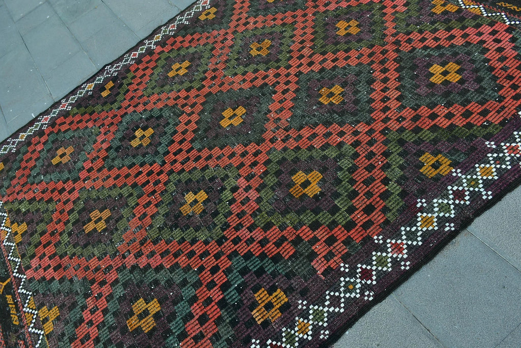 XL Vintage Turkish Accent Area Rug  6.5 x 8.9 ft
