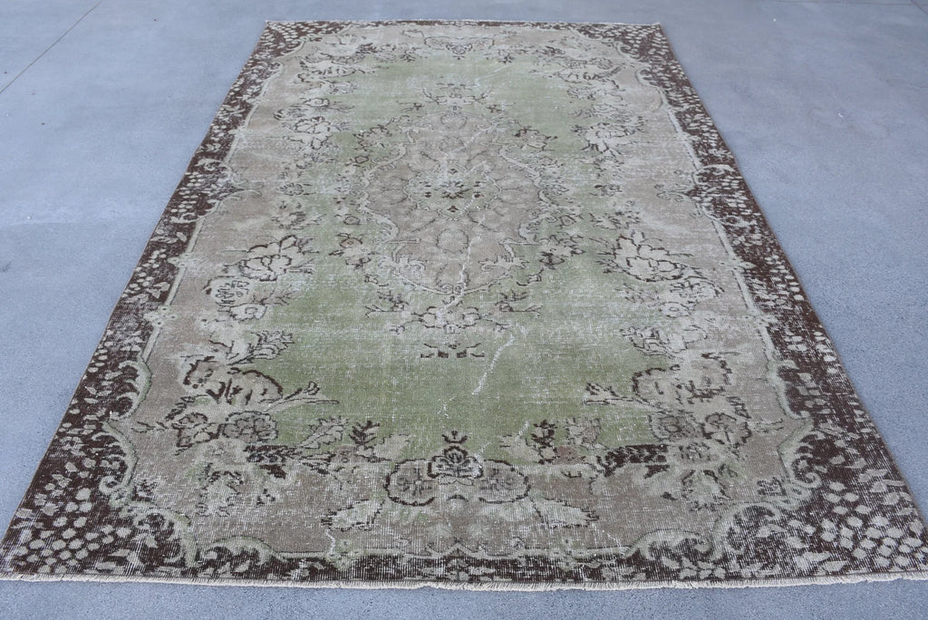 XL Vintage Turkish Accent Area Rug 6.1 x 9.1 ft