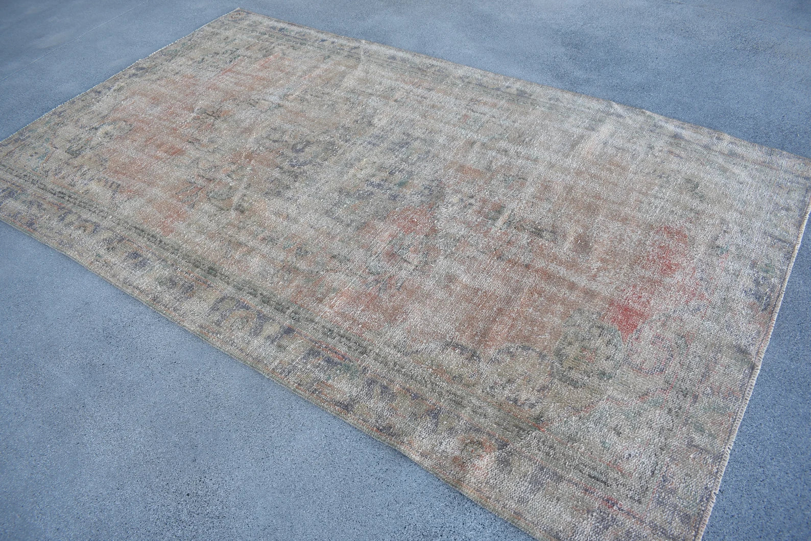 XL Vintage Turkish Accent Area Rug 5.3 x 8.8 ft