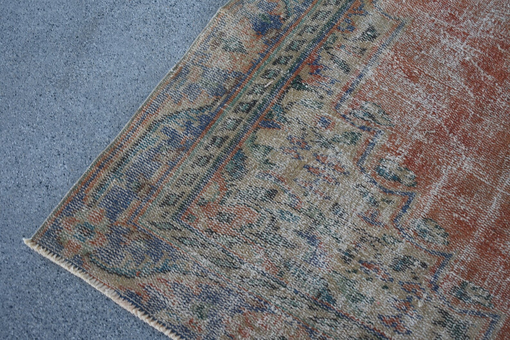XL Vintage Turkish Accent Area Rug 5.1 x 8.8 ft