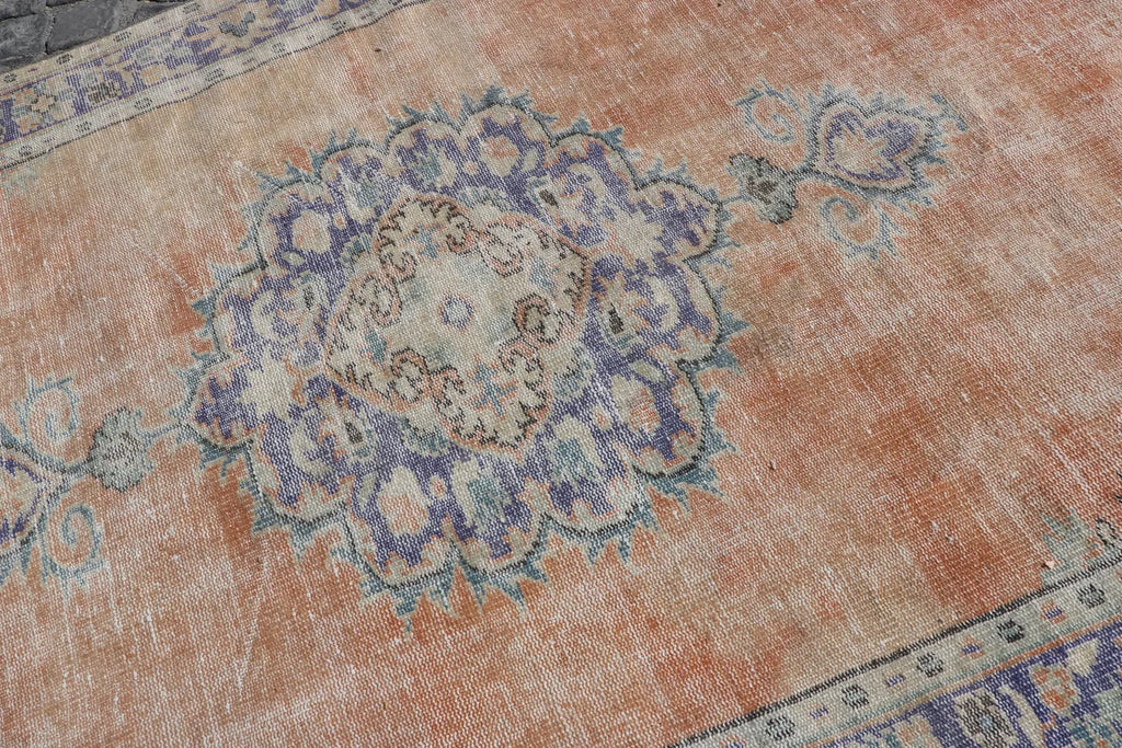XL Vintage Turkish Accent Area rug 5.9 x 9.8 ft
