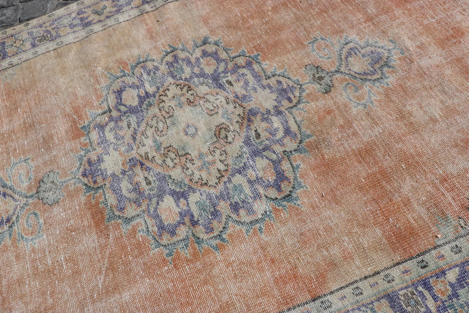 XL Vintage Turkish Accent Area rug 5.9 x 9.8 ft