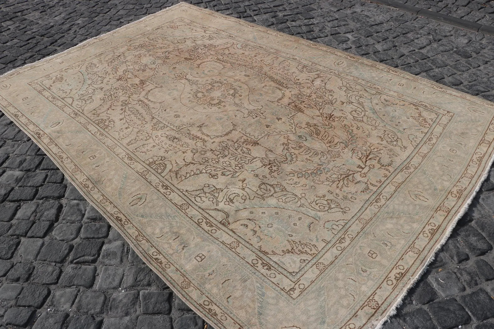 XL Vintage Turkish Accent Area Rug 6.6 x 9.4 ft