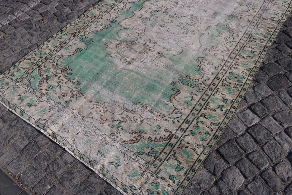 XL Vintage Turkish Accent Area rug 5.8 x 9.6 ft