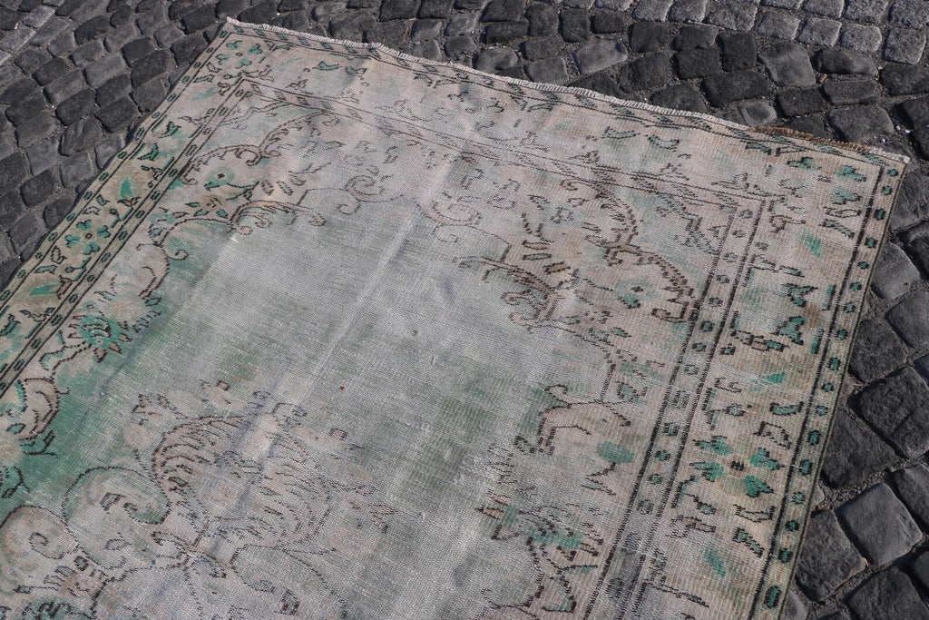 XL Vintage Turkish Accent Area rug 5.8 x 9.6 ft