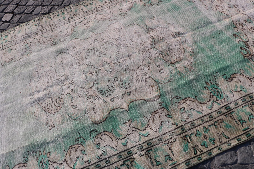 XL Vintage Turkish Accent Area rug 5.8 x 9.6 ft