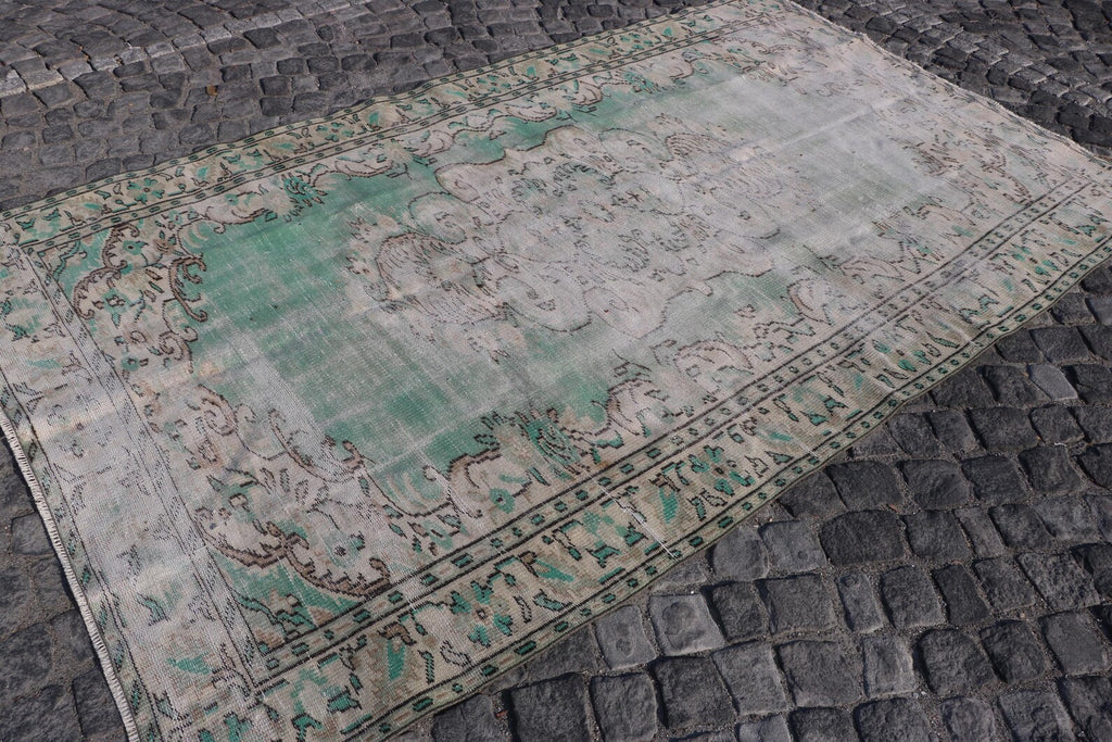 XL Vintage Turkish Accent Area rug 5.8 x 9.6 ft