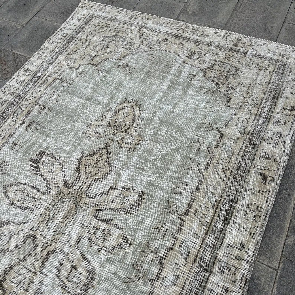 Vintage Turkish Accent Area rug 4.9 x 8.4 ft