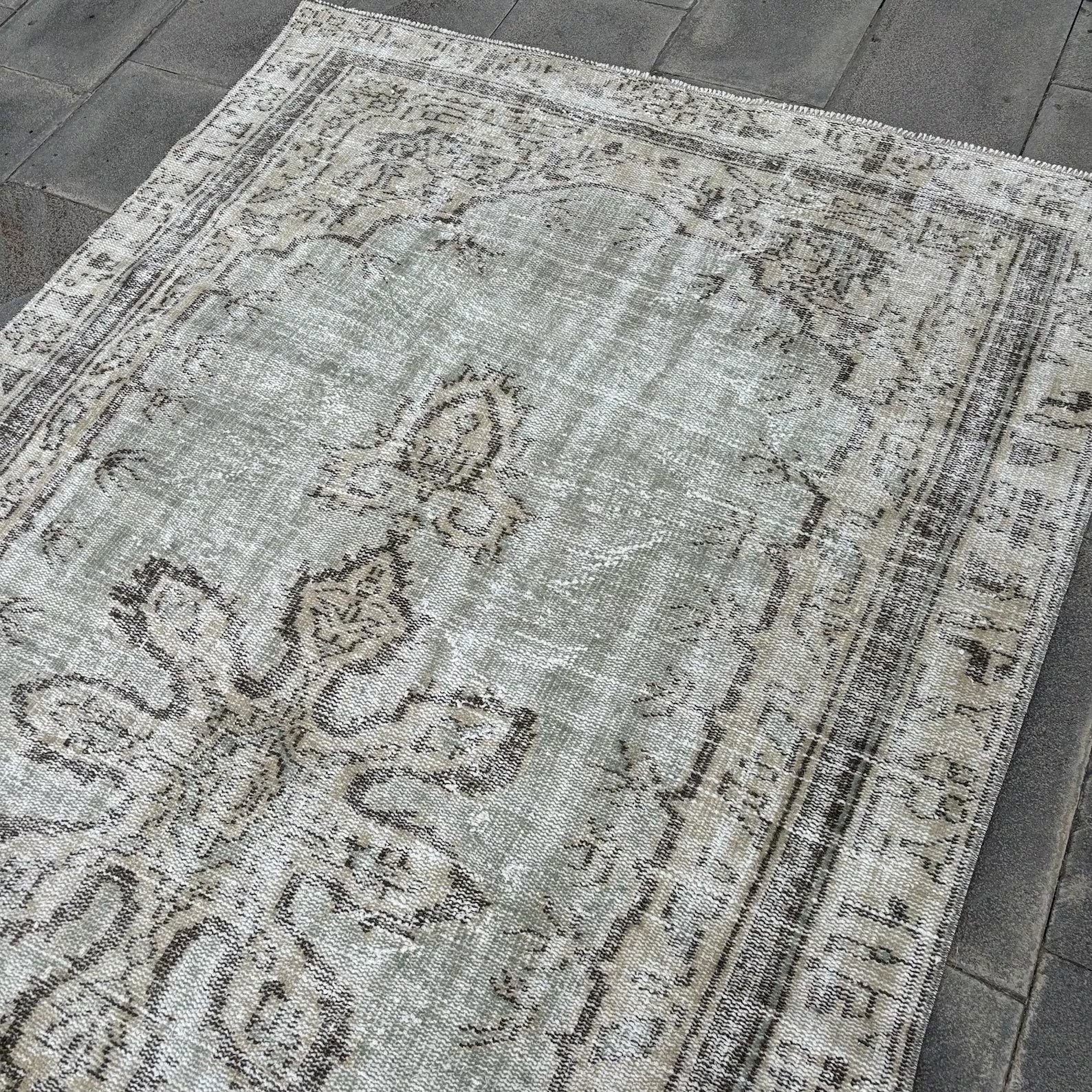 Vintage Turkish Accent Area rug 4.9 x 8.4 ft