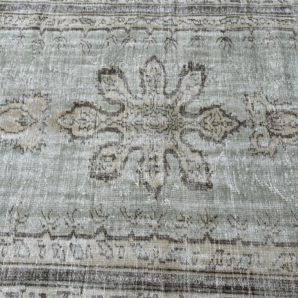 Vintage Turkish Accent Area rug 4.9 x 8.4 ft
