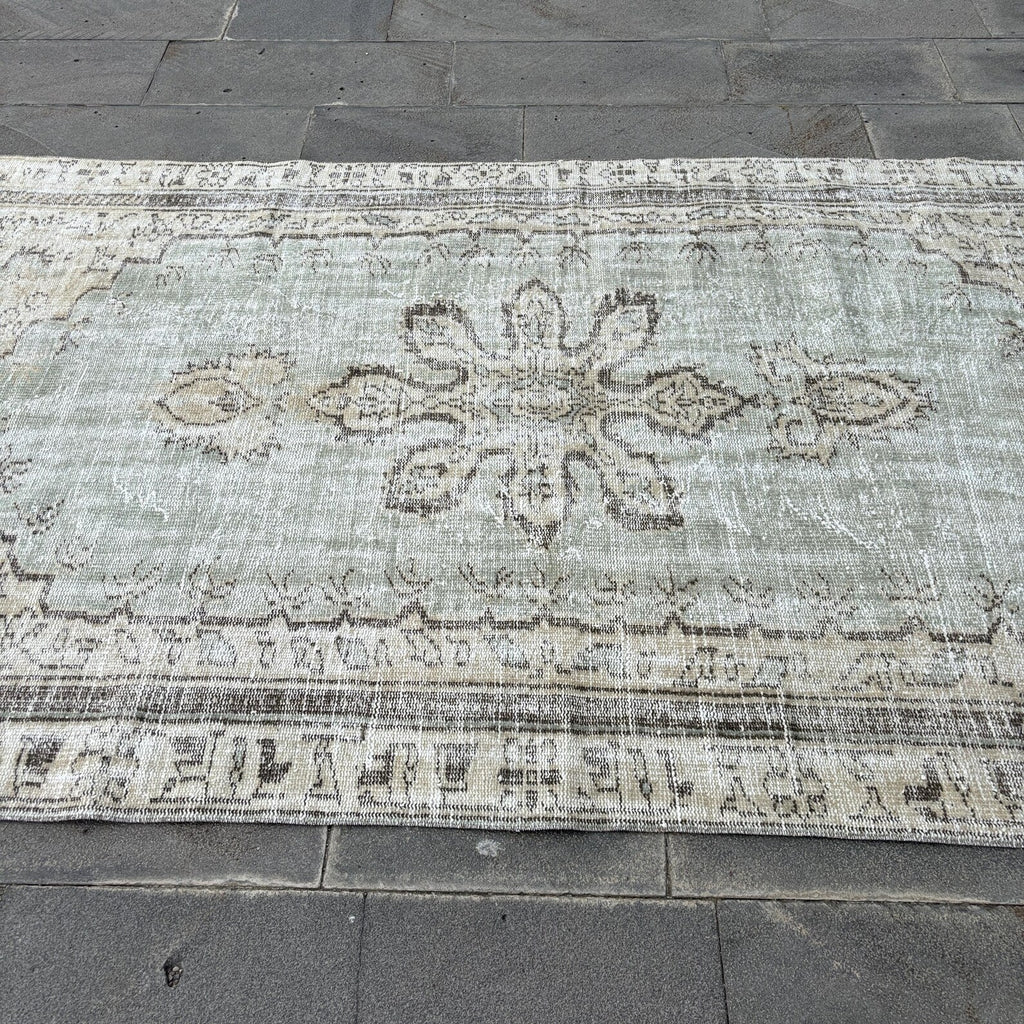 Vintage Turkish Accent Area rug 4.9 x 8.4 ft
