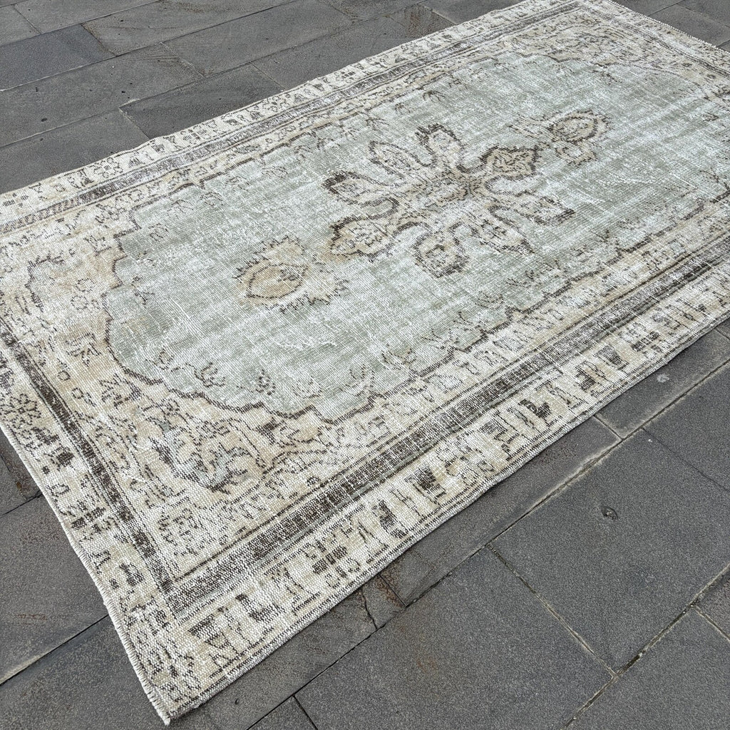 Vintage Turkish Accent Area rug 4.9 x 8.4 ft