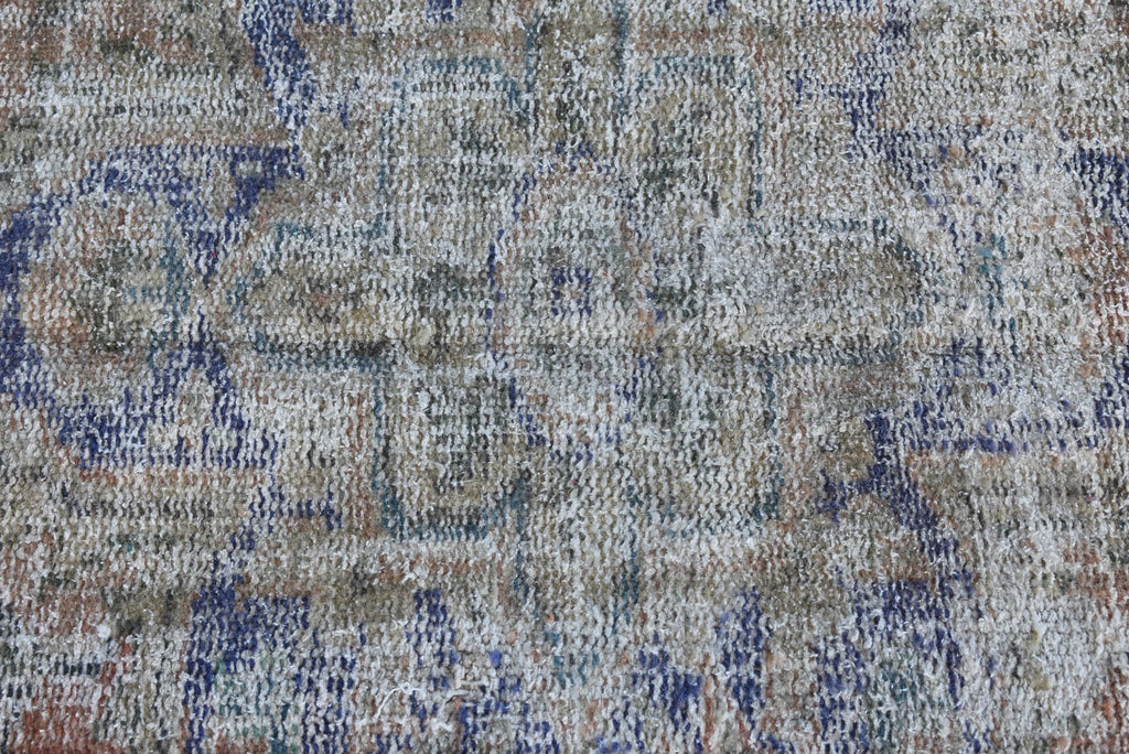 Vintage Turkish Accent Area rug 4.8 x 7.9 ft