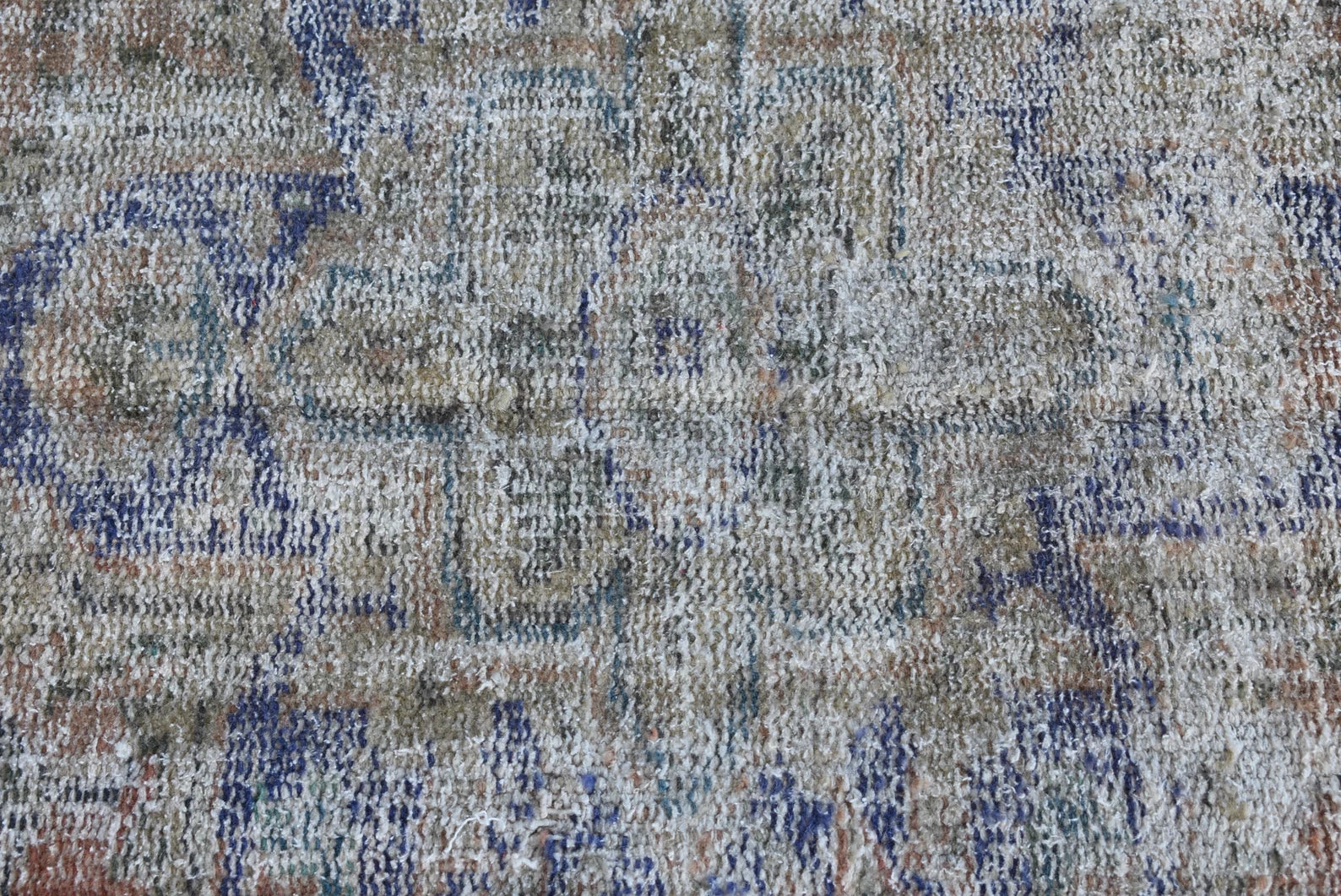 Vintage Turkish Accent Area rug 4.8 x 7.9 ft