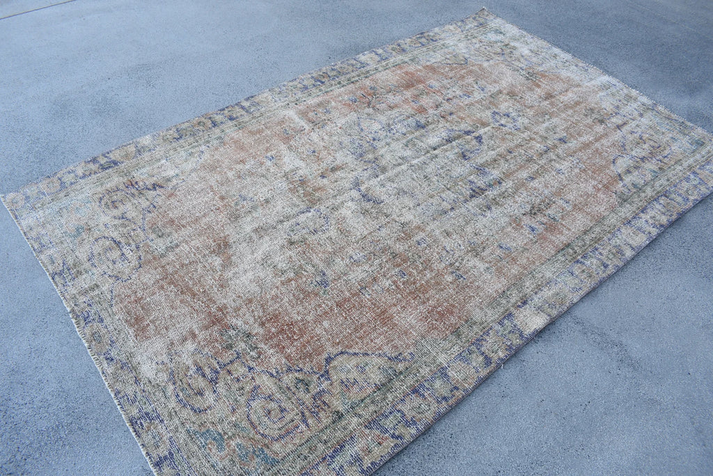 Vintage Turkish Accent Area rug 4.8 x 7.9 ft