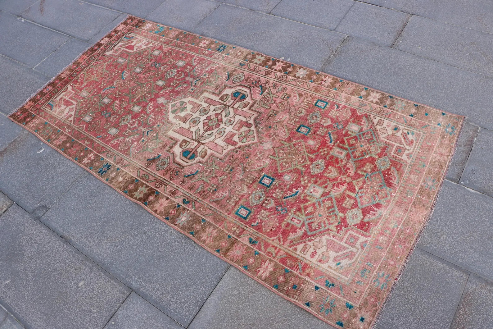 Vintage Persian Accent Area rug 3.2 x 6.2 ft