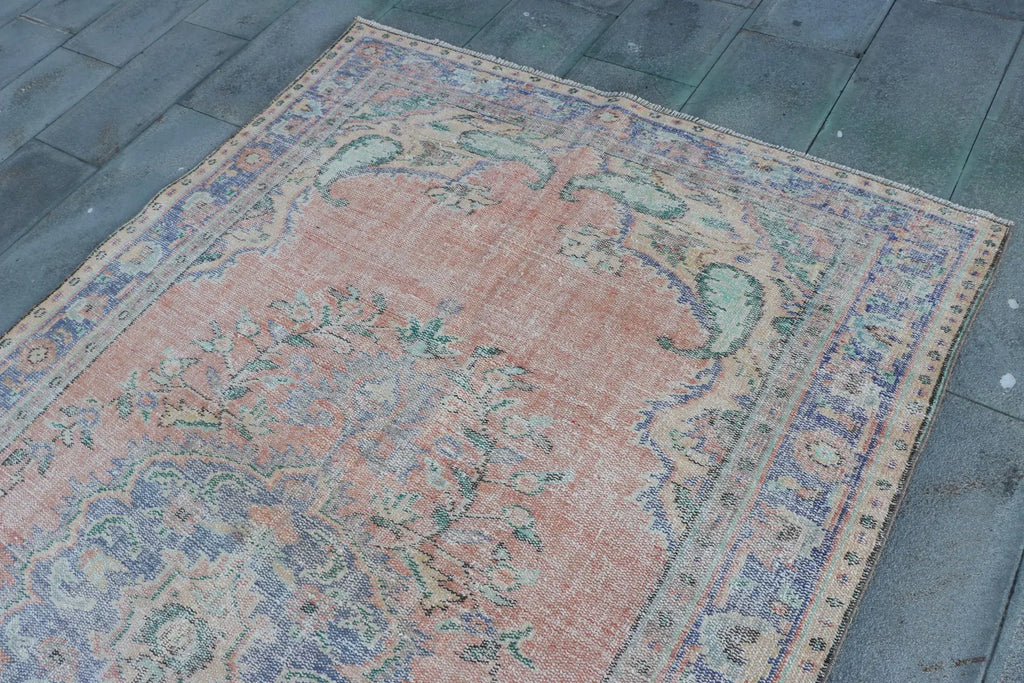 XL Vintage Turkish Accent Area rug 5.6 x 9.2 ft