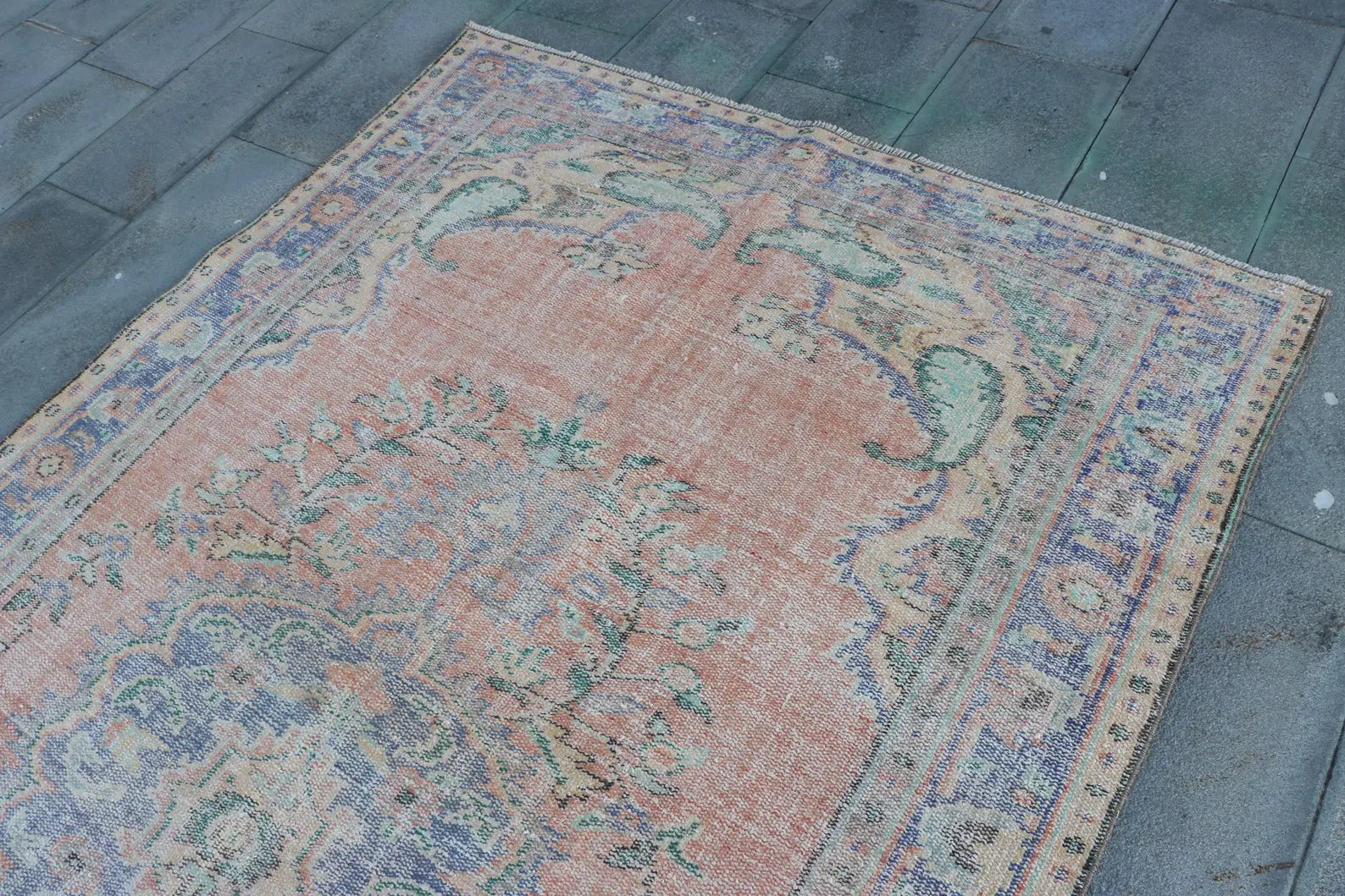 XL Vintage Turkish Accent Area rug 5.6 x 9.2 ft