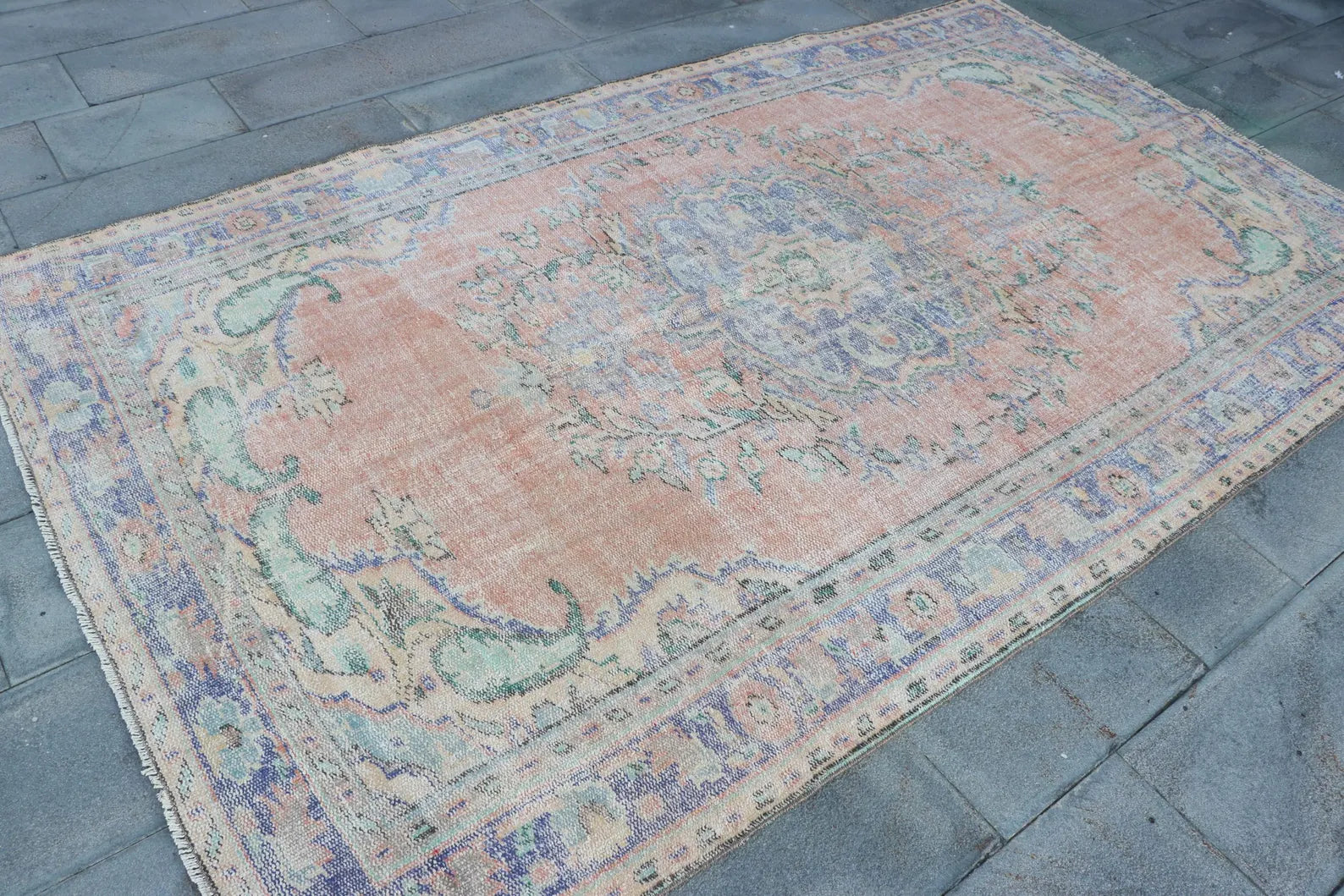 XL Vintage Turkish Accent Area rug 5.6 x 9.2 ft