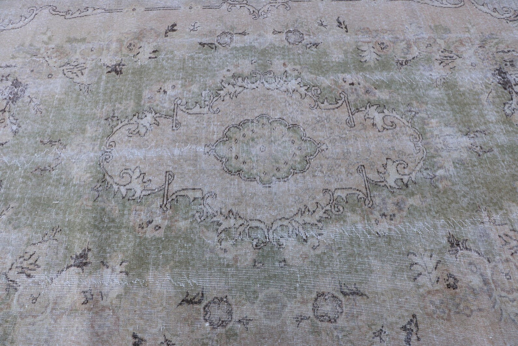XL Vintage Turkish Accent Area rug 5.6 x 9.5 ft