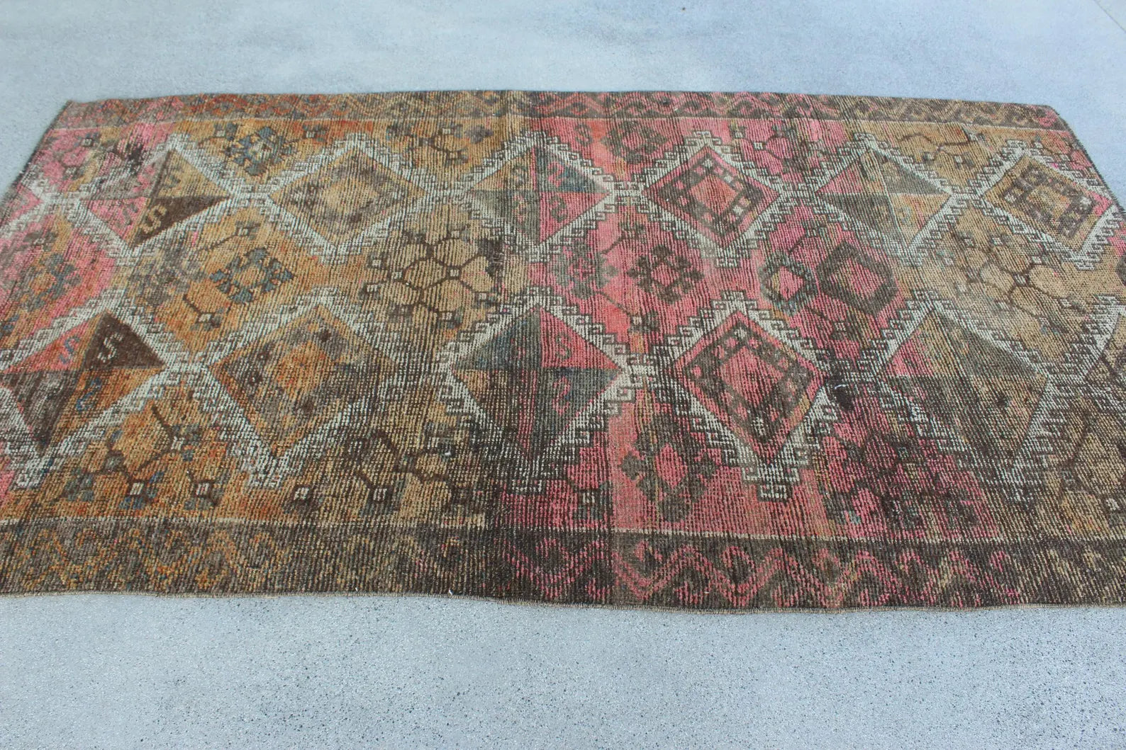 Vintage Turkish Accent Area rug 4.5 x 7.9 ft
