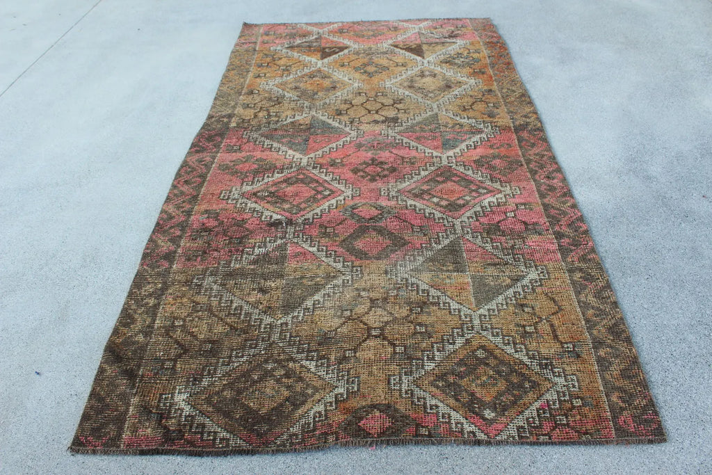 Vintage Turkish Accent Area rug 4.5 x 7.9 ft