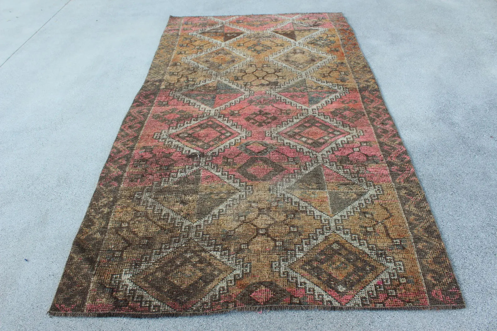 Vintage Turkish Accent Area rug 4.5 x 7.9 ft