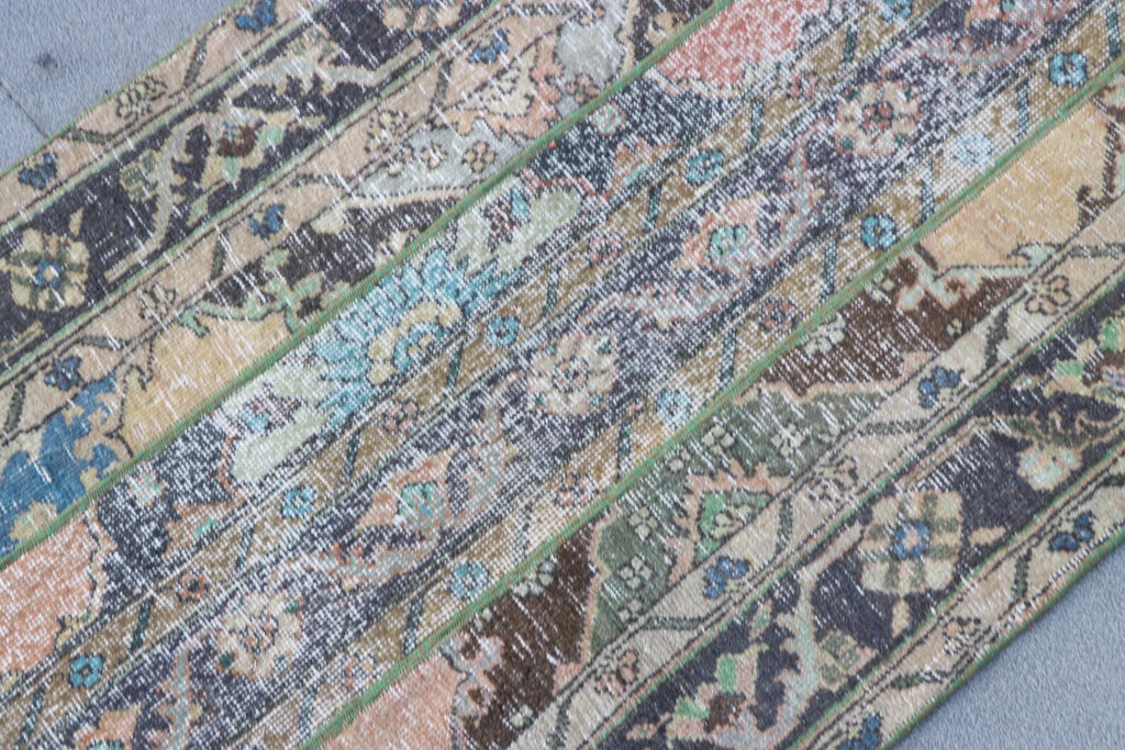 Vintage Turkish Accent Area rug 2.6 x 4.4 ft