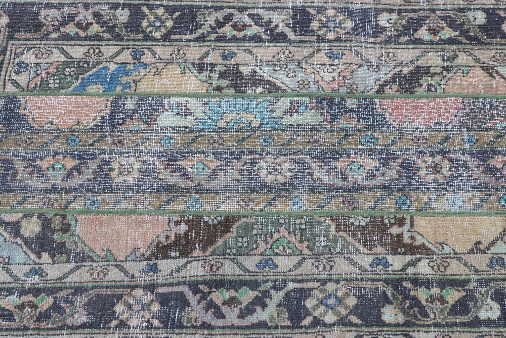 Vintage Turkish Accent Area rug 2.6 x 4.4 ft