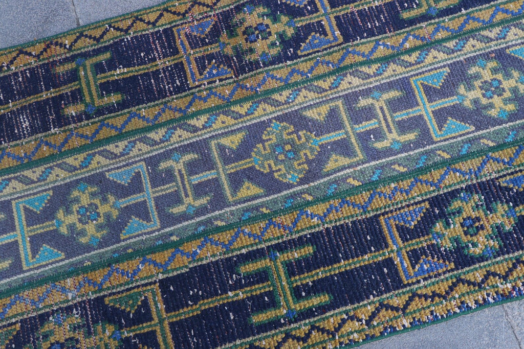 Vintage Turkish Accent Area rug 2.3 x 5.3 ft