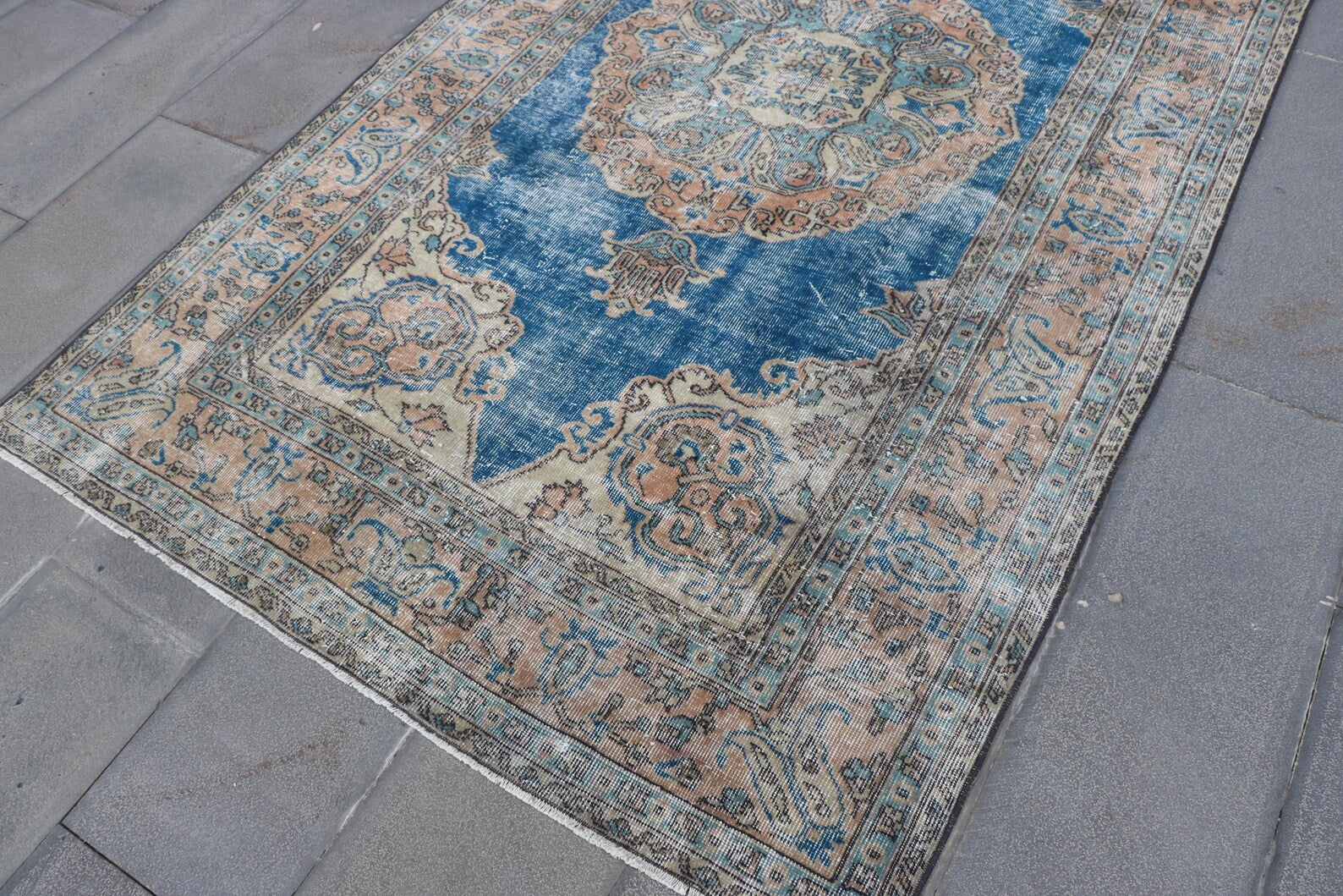 XL Vintage Turkish Accent Area Rug 4.9 x 8.4 ft