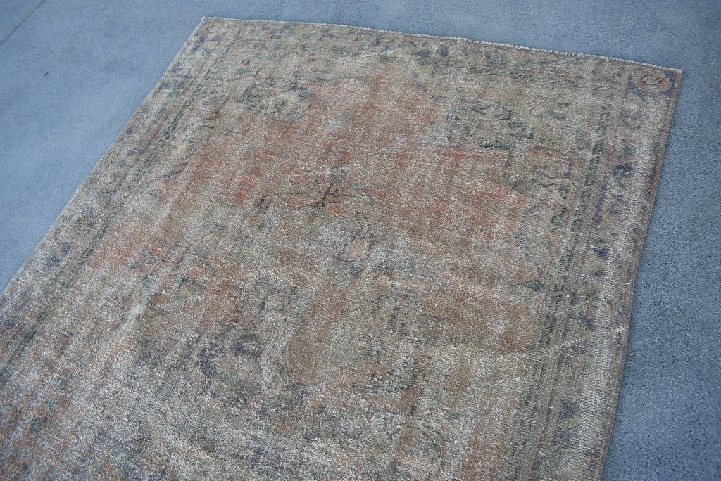 XL Vintage Turkish Accent Area Rug 5.3 x 8.8 ft