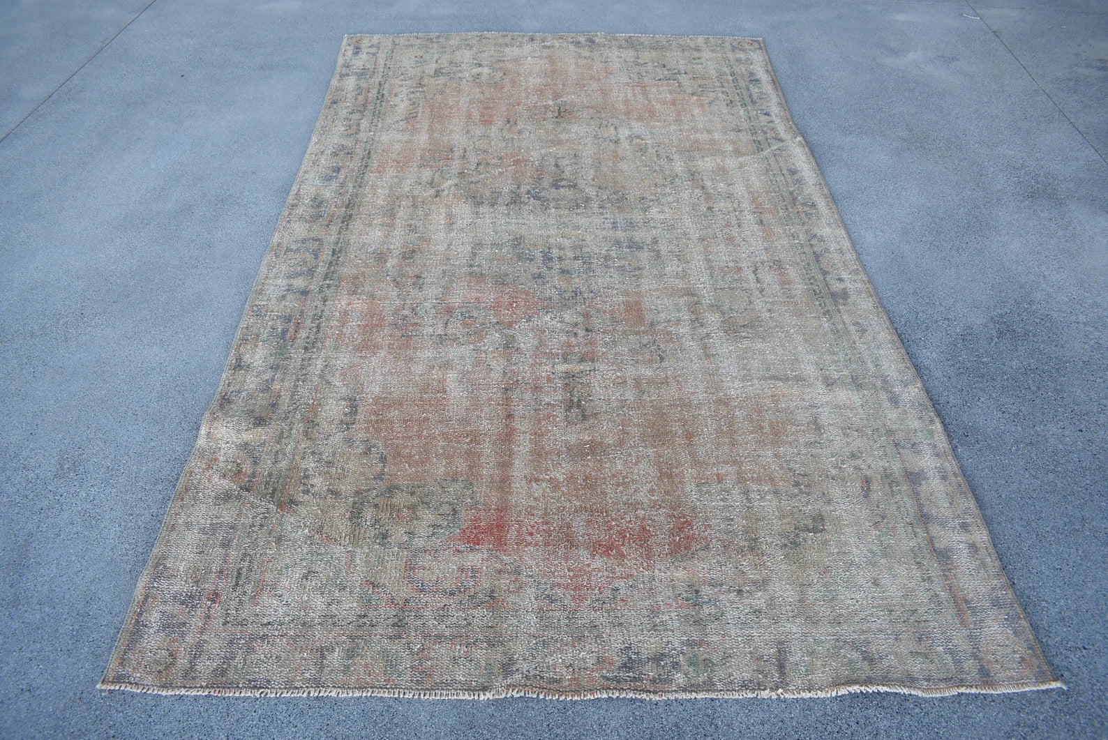 XL Vintage Turkish Accent Area Rug 5.3 x 8.8 ft
