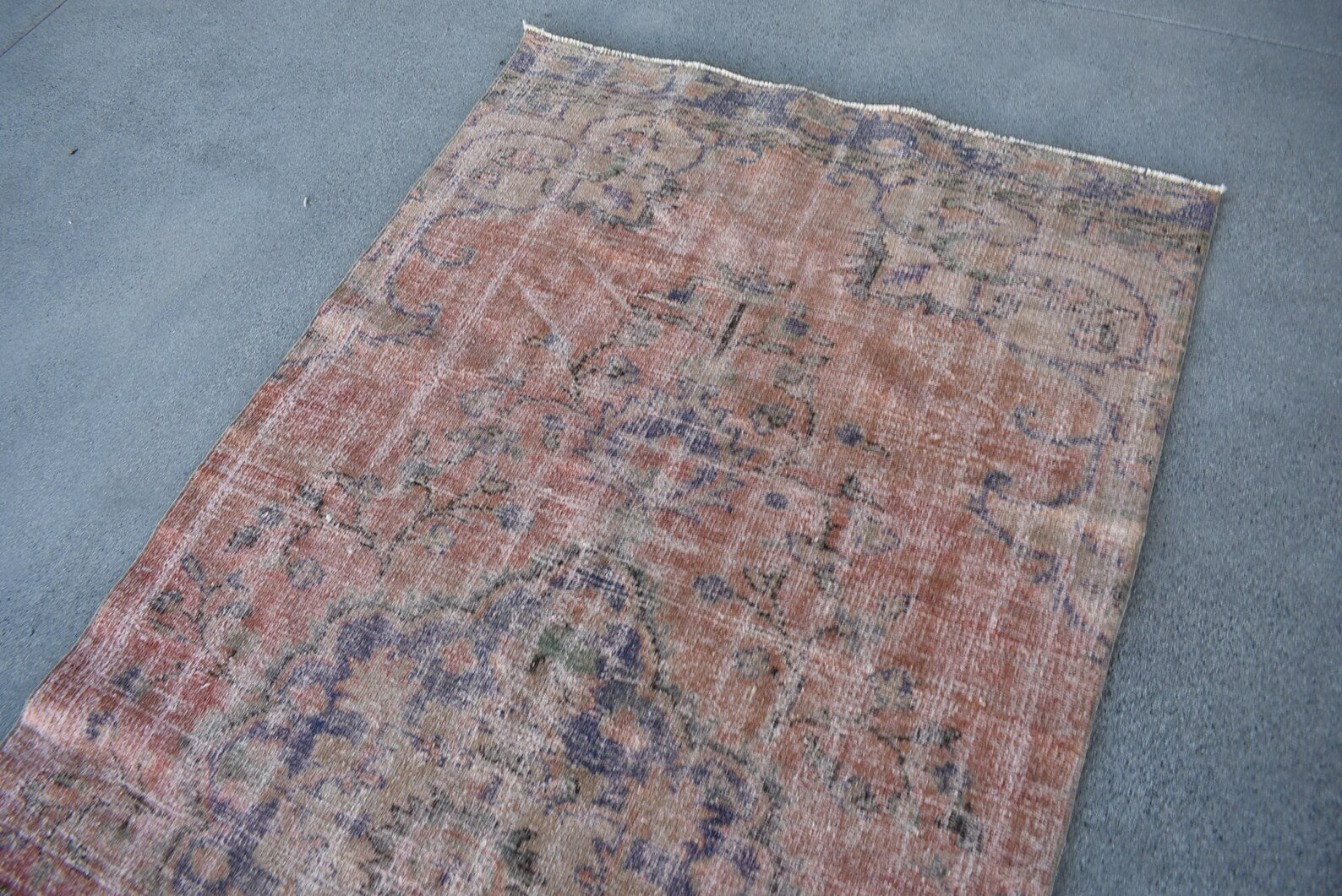 Vintage Turkish Accent Area rug 4.1 x 8.8 ft