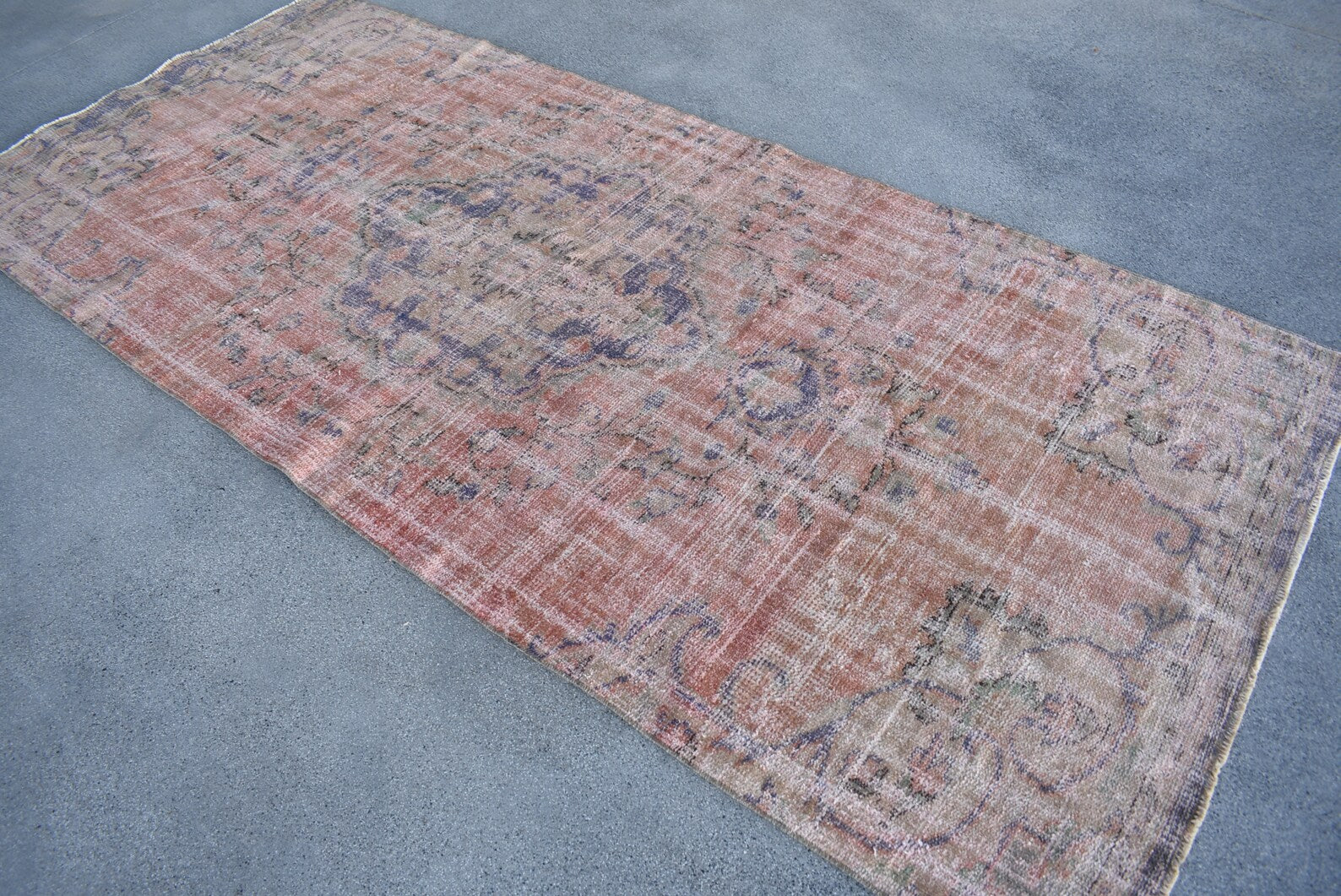 Vintage Turkish Accent Area rug 4.1 x 8.8 ft