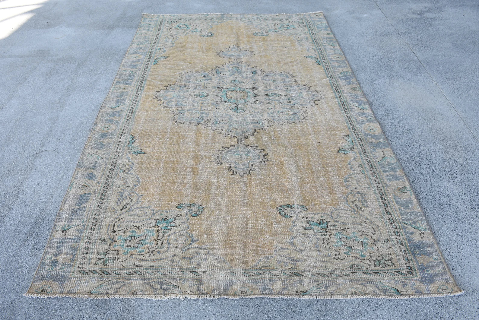 XL Vintage Turkish Accent Area Rug 5.3 x 8.5 ft